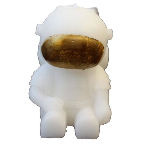 New Retro Out Of This World Astronaut Space Candle Room Decor Gift - Picture 1 of 3